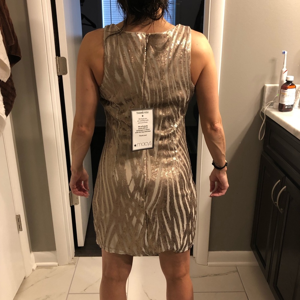 Dress - Picture 4 of 4